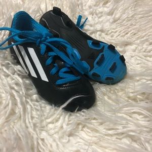 Toddler soccer cleats